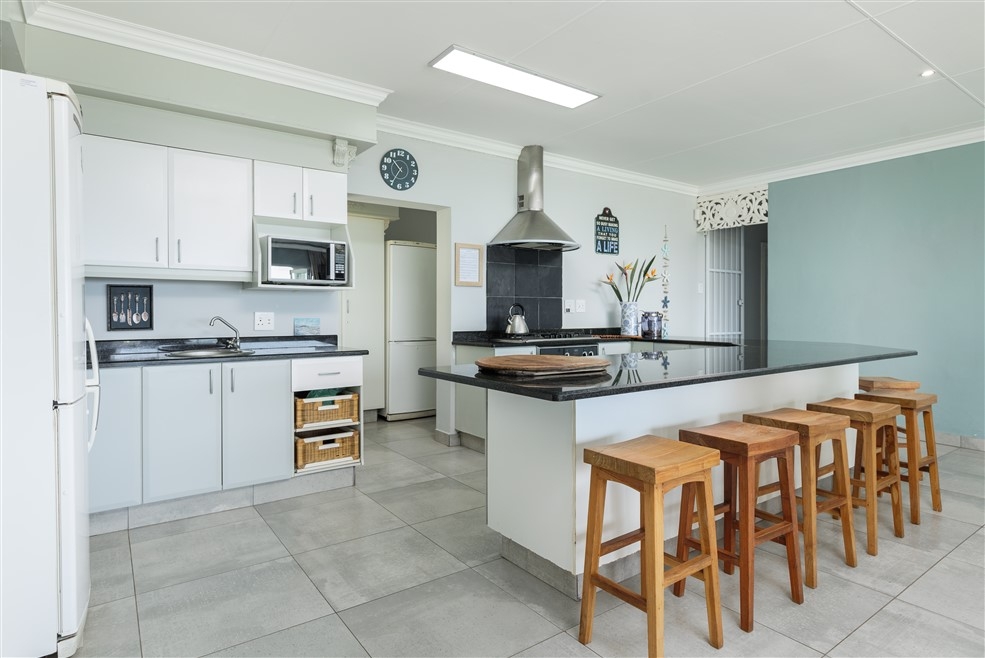 Southport Beach House: Open plan kitchen